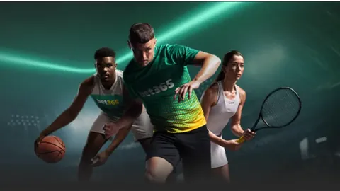 波蘭裁判馬齊尼亞克成為首位在世界杯決賽吹哨法阿對決的波蘭人